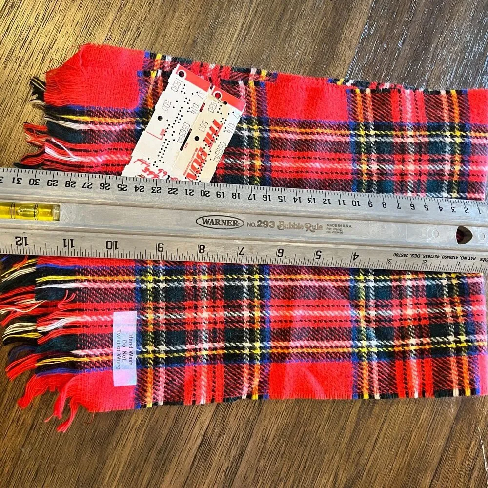 New Vintage Fringe Mans wool scotland Scarf red plaid 44